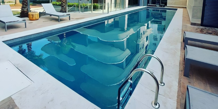 Líder mundial em piscinas de concreto, marca francesa Desjoyaux inaugura showroom em Brasília