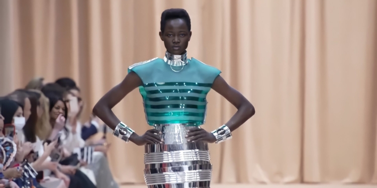 Gaultier apresenta coleção assinada por Olivier Rousteing na alta-costura de Paris