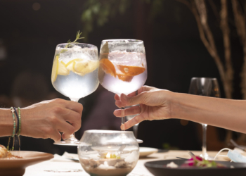Almería promove happy hour com drinques, chope e vinho durante às sextas-feiras