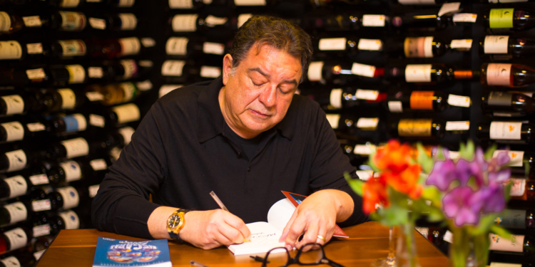 Dois livros: Luis Carlos Alcoforado lança obras literárias inspiradas no caos pandêmico