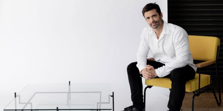 Arquiteto brasiliense, Samuel Lamas, ganha prêmio global de mobília moderna