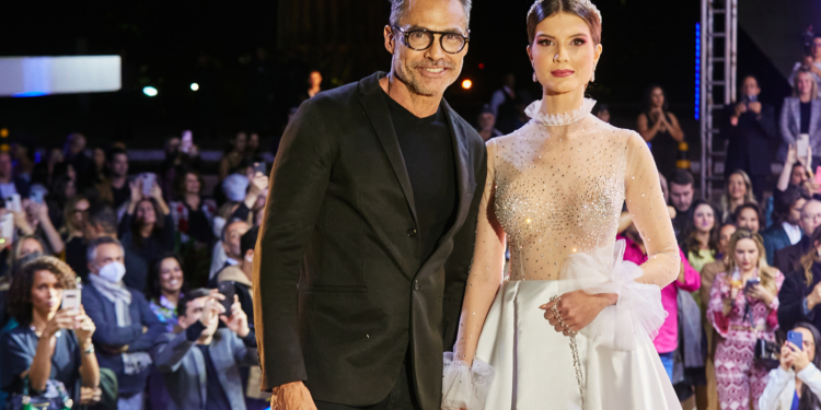 Ricardo Maia desfila novas tendências para cabelo e maquiagem na Casa de Chá