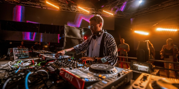 Mezanino: DJ Space Motion se apresenta pela 1ª vez em Brasília