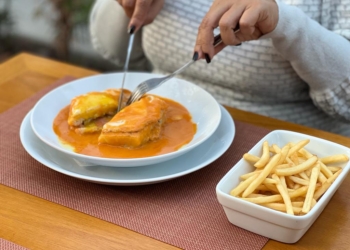 Francesinha: sanduíche típico de Portugal é especialidade do restaurante Taberna Lusitana na 412 sul