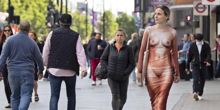 “Naked Dress”, de Jean Paul Gaultier, se torna a peça mais cobiçada do momento