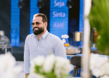 Sunset: Médico Dr. Hoel Mendes comemora 40 anos com cenário inspirado na Grécia