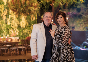 Noite para celebrar: Vera Carla e Eustáquio Silveira recebem amigos na mansão do Park Way com show de Fagner