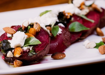Chapada dos Veadeiros atrai turistas pelas belezas naturais e gastronomia