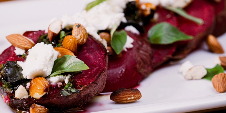 Chapada dos Veadeiros atrai turistas pelas belezas naturais e gastronomia