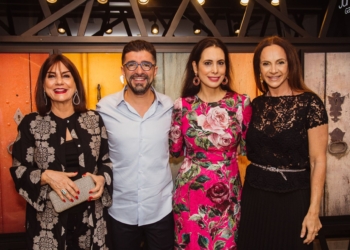 Celso Junior recebe convidados para inauguração da sua galeria no Lago Sul