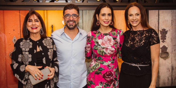 Celso Junior recebe convidados para inauguração da sua galeria no Lago Sul