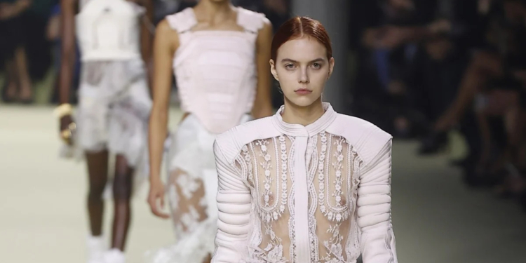 Highlights: Os bordados invadem a passarela de Paris