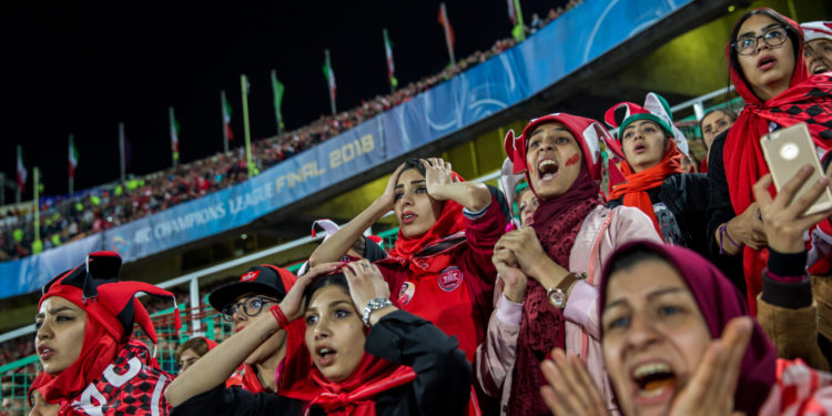 Eixo Cultural Ibero-Americano recebe mostra de fotos premiadas da World Press Photo sobre resiliência feminina