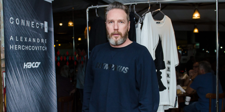 Alexandre Herchcovitch reassume a direção criativa da marca homônima que vendeu em 2008