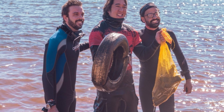 Na Praia realiza ação de limpeza do Lago Paranoá