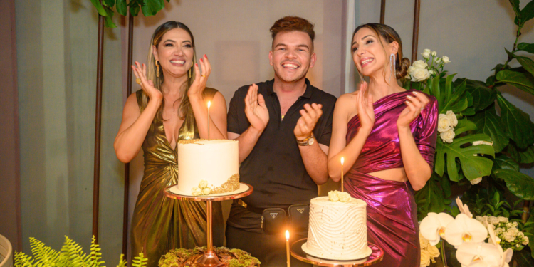 Trio de amigos comemora B-Day em superfesta no Lago Sul