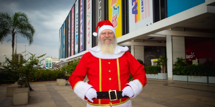 Papai Noel chega no Conjunto Nacional