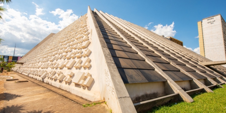 Depois de 9 anos fechado, Teatro Nacional começará reforma no fim do mês