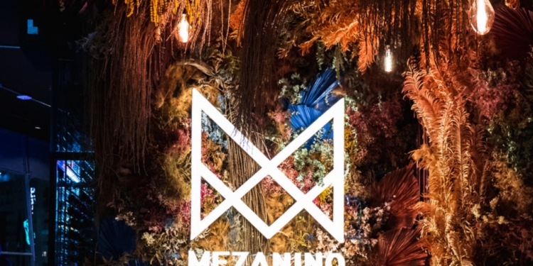 Mezanino Gastrobar recebe show dos DJs Victor Lou e Daft Hill nesta sexta-feira