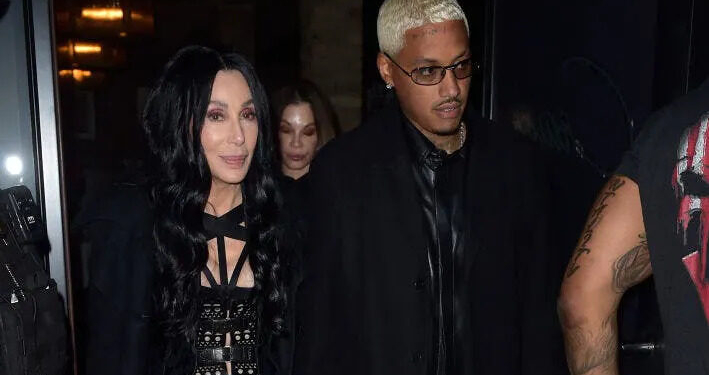 Apaixonada por Edwards, 40 anos mais novo, Cher decide casar aos 76 anos