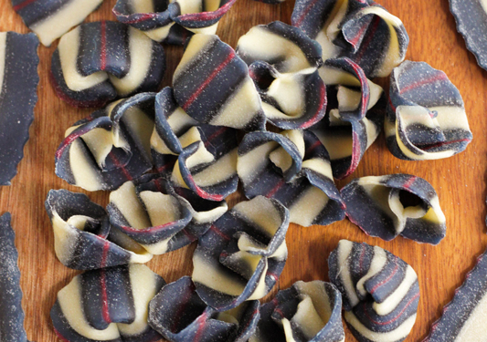 Em clima de Natal, chef Diego Koppe lança caixas de massa com design para presente