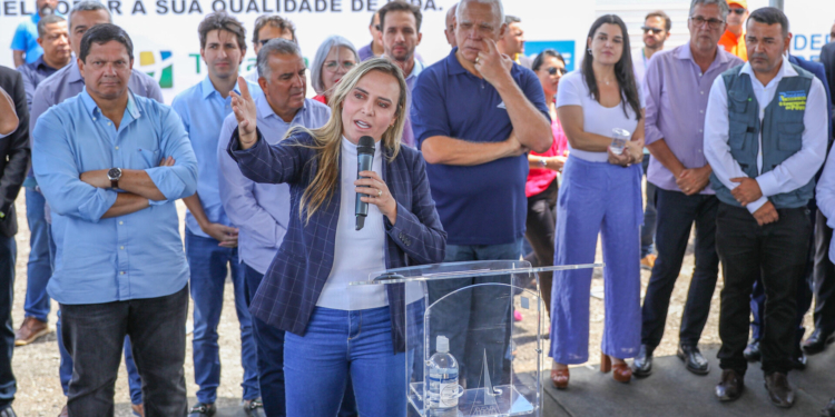 Governadora em exercício, Celina Leão, lança obra de viaduto no Jardim Botânico