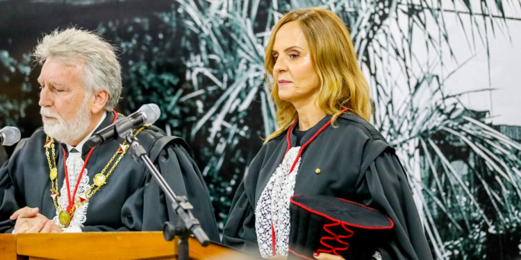 Carmen Nícea Bittencourt toma posse como desembargadora do TJDFT