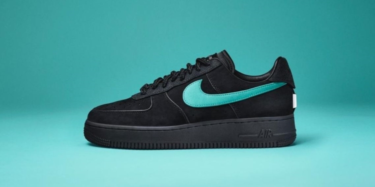 Tiffany & Co. e Nike lançam tênis Air Force lendário e coleção de joias em prata