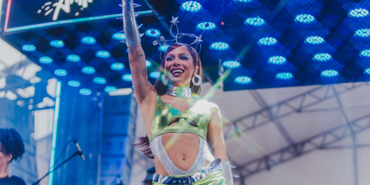 Na Praia: “Ensaios da Anitta” reúne 15 mil fãs em Brasília