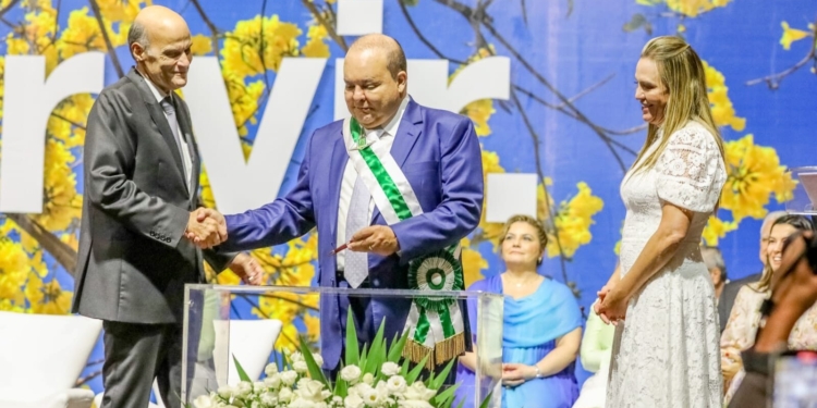 Paco Britto toma posse como secretário de Relações Internacionais no governo do Distrito Federal