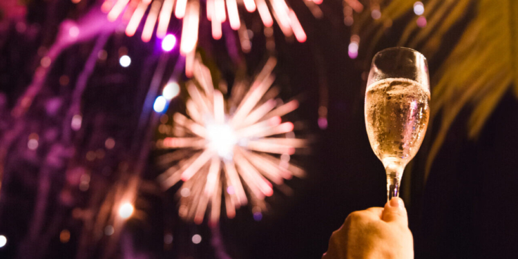 Com queima de fogos, réveillon do Pontão é celebrado com festa fechada nos restaurantes e aberto ao público no complexo