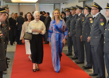 Grande dama do DF: Weslian Roriz marca presença na cerimônia da posse do neto como deputado distrital