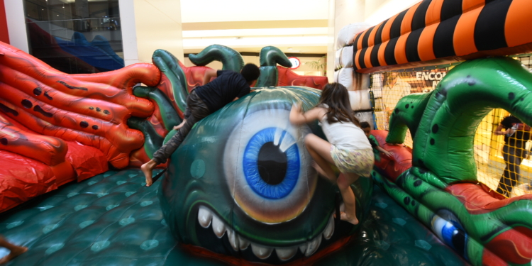 Diversão na galáxia! Taguatinga Shopping anima as férias da criançada com parque Galaxy Adventure Kids