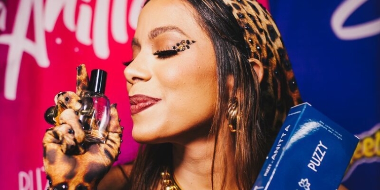 Anitta anuncia lançamento de três novas fragrâncias e prepara ação “Tô de Puzzy” para o Carnaval