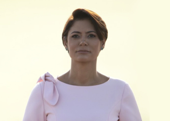 Michelle Bolsonaro retorna ao Brasil para assumir o cargo de presidente do PL Mulher