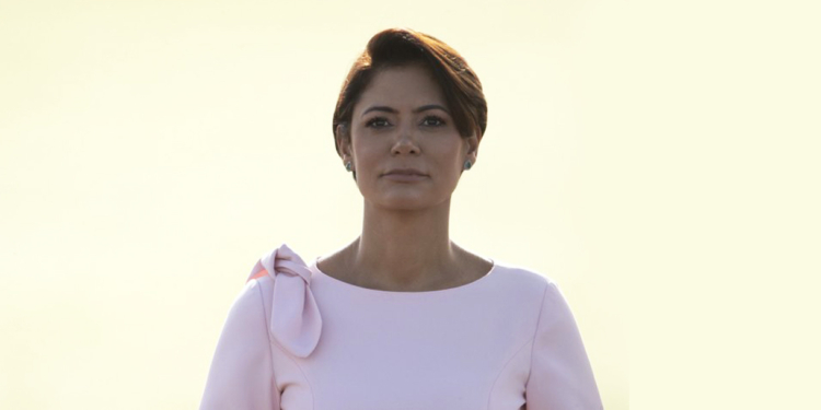 Michelle Bolsonaro retorna ao Brasil para assumir o cargo de presidente do PL Mulher