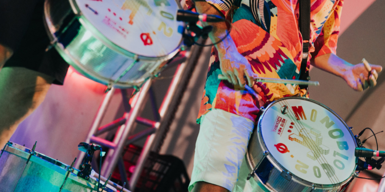 Grupos Fica Comigo e Monobloco agitam o fim de semana de carnaval no Bothanic Brasília