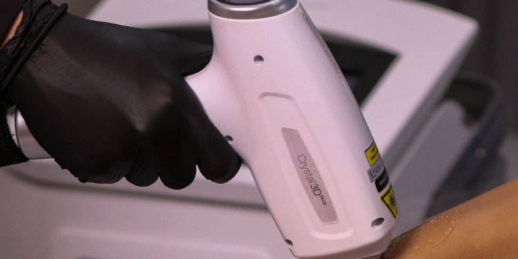 Depilação a laser + Colágeno: clínica BelaBia inova e apresenta máquina Crystal 3D Plus