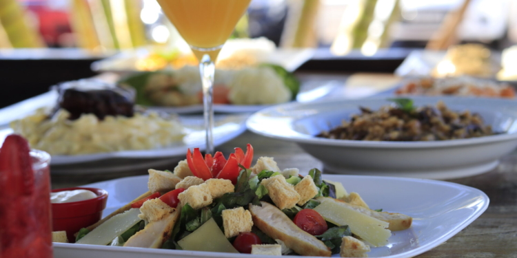 Restaurantes apostam em pratos leves e bebidas energizantes para o pós-carnaval