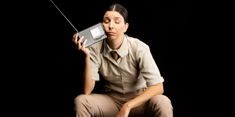 Espetáculo sobre solidão que mistura música e humor tem sessões na Caixa Cultural