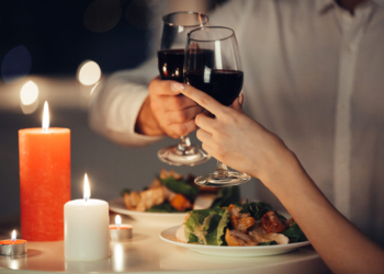 Jantares românticos: saiba o que é importante para criar uma experiência única