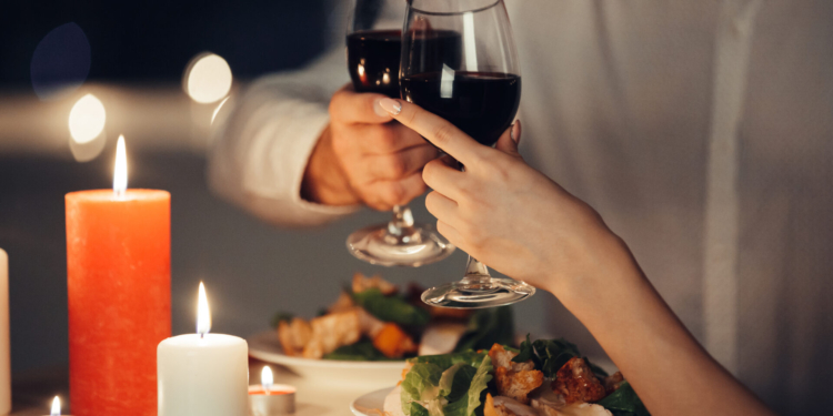 Jantares românticos: saiba o que é importante para criar uma experiência única