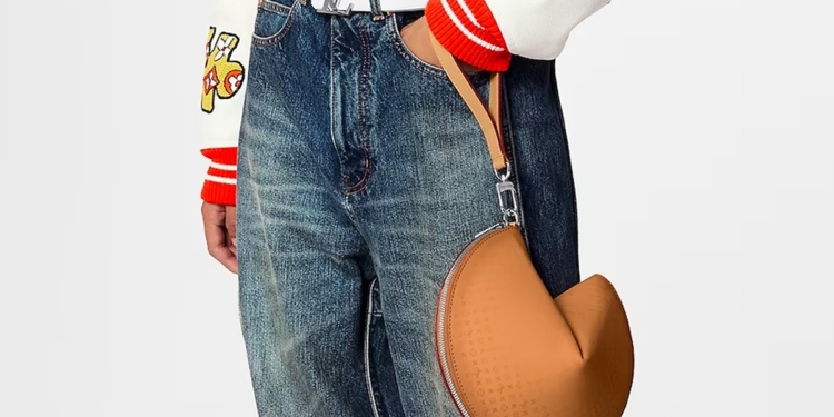 Louis Vuitton lança bolsa em formato de Biscoito da Sorte