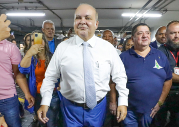 Governador Ibaneis Rocha retorna ao Palácio do Buriti depois do afastamento de 66 dias