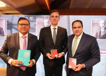 Personalidades jurídicas e políticas marcam presenças para noite de autógrafos de obras literárias em homenagem a Rui Barbosa