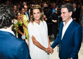 Karla Marques Felmanas e Marcelo Felmanas celebram Bodas de Prata ao som de Ivete Sangalo