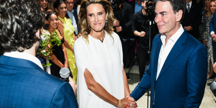 Karla Marques Felmanas e Marcelo Felmanas celebram Bodas de Prata ao som de Ivete Sangalo