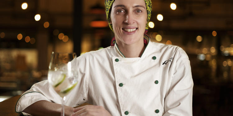 Dia Internacional da Mulher: Pobre Juan Brasília oferece cortesia para o público feminino