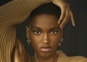 Modelo brasileira Ana Barbosa estrela nova campanha mundial da Chanel