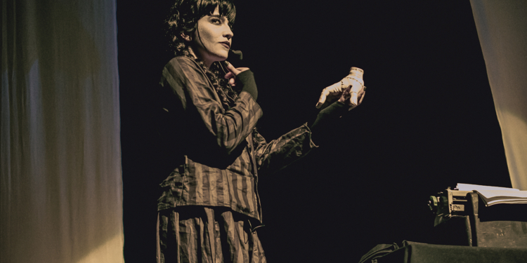 Teatro UNIP recebe o espetáculo teatral “Wandinha Addams – O mundo não é preto no branco”